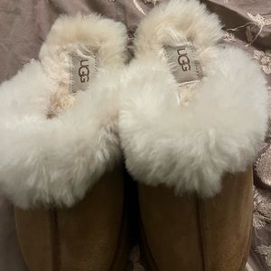 UGG Disquette slipper. Like brand new. Size 7.